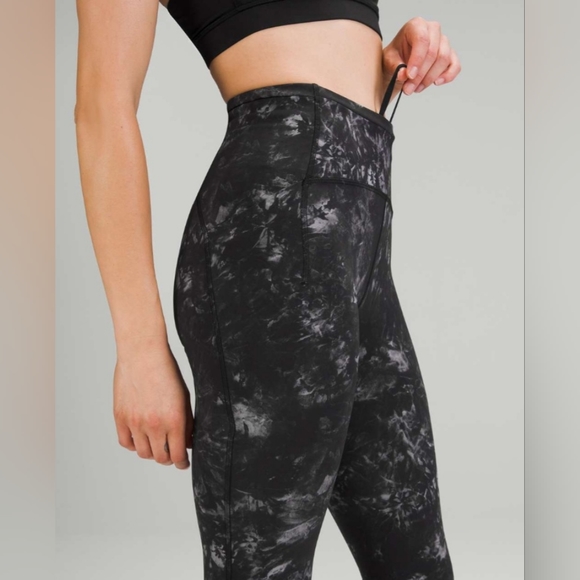 Lululemon Swift Speed High-rise Tights 28". Size 2 - Picture 4 of 16